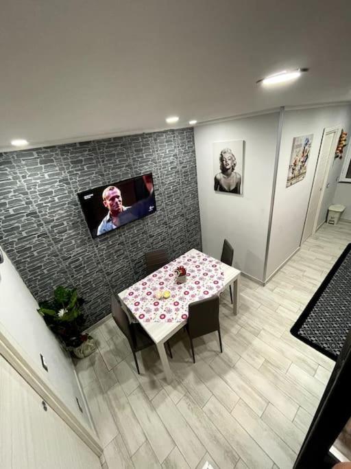 White House Spacca Napoli Extérieur photo